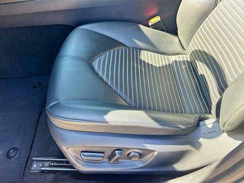 Used 2023 Toyota Camry SE image 18