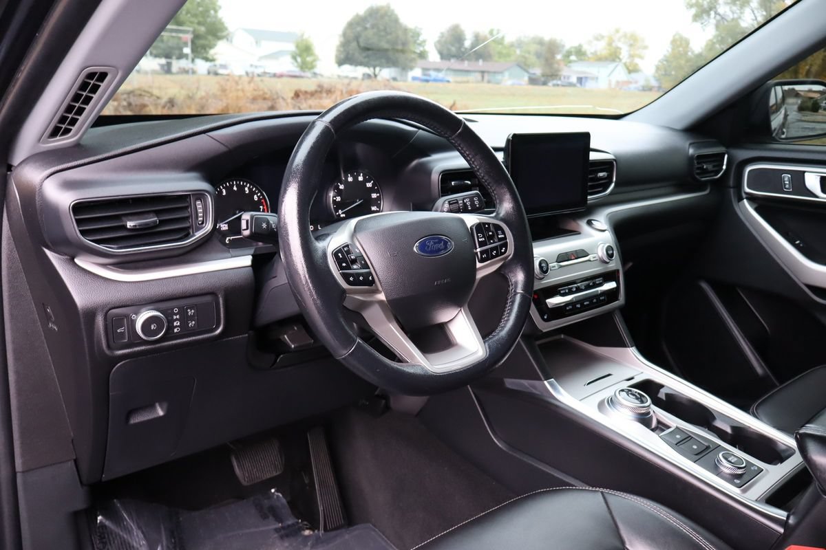 Used 2022 Ford Explorer XLT w/ Equipment Group 202A AWD/4WD image 15