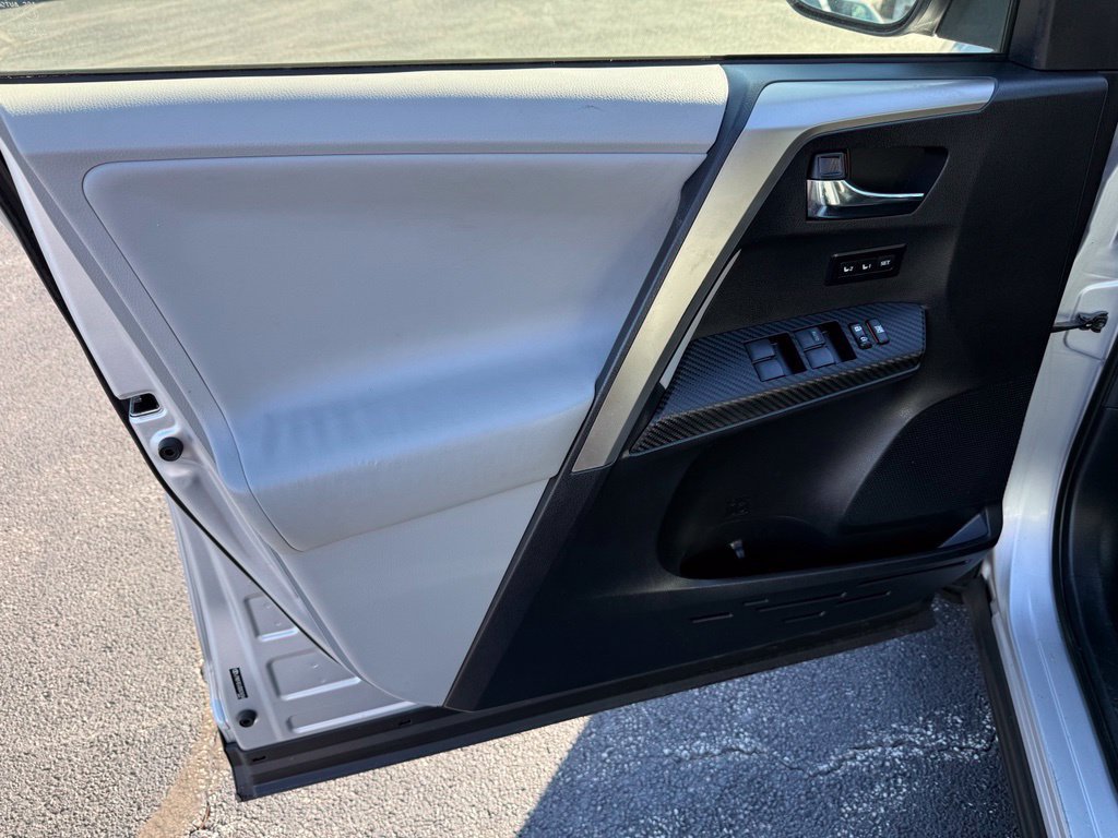 Used 2013 Toyota RAV4 Limited AWD/4WD image 26