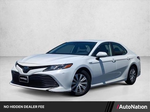 Used 2019 Toyota Camry LE FWD image 1