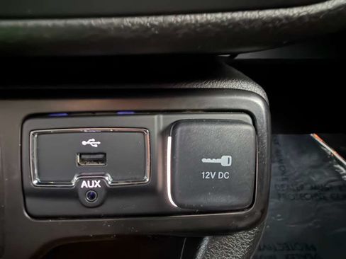Used 2021 Jeep Renegade Latitude FWD image 25