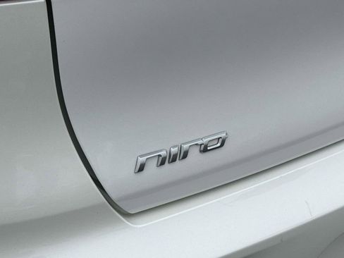 Used 2019 Kia Niro EX image 7