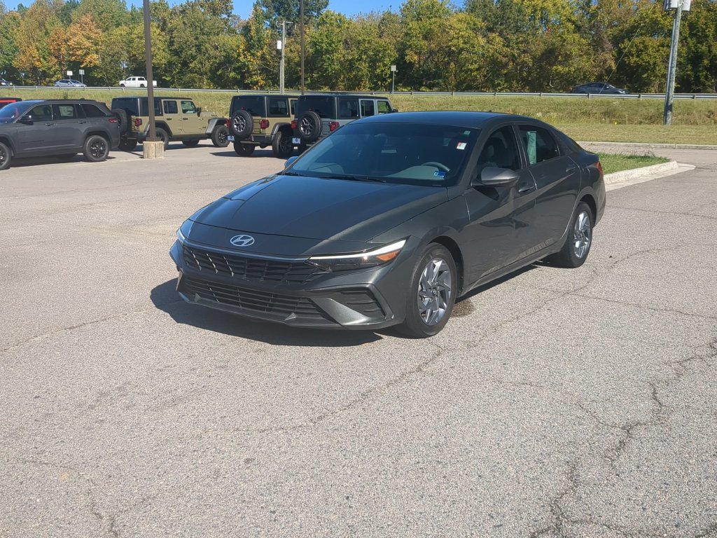 Used 2024 Hyundai Elantra SEL FWD image 1
