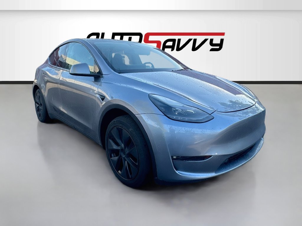 Used 2025 Tesla Model Y Long Range RWD image 1