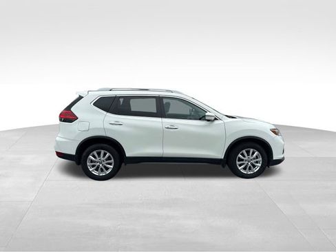 Used 2017 Nissan Rogue SV w/ SV Premium Package image 6