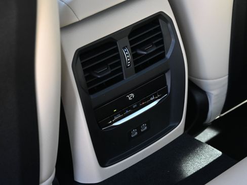 Used 2026 BMW 330i Sedan w/ Premium Package RWD image 24
