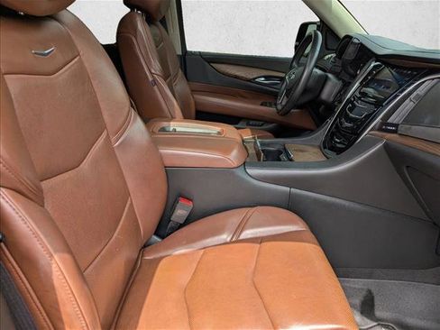 Used 2017 Cadillac Escalade ESV Premium Luxury RWD image 28