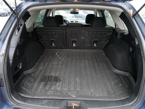 Used 2017 Subaru Outback 2.5i Premium image 18