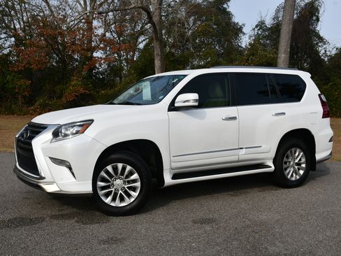 Used 2019 Lexus GX 460 image 3