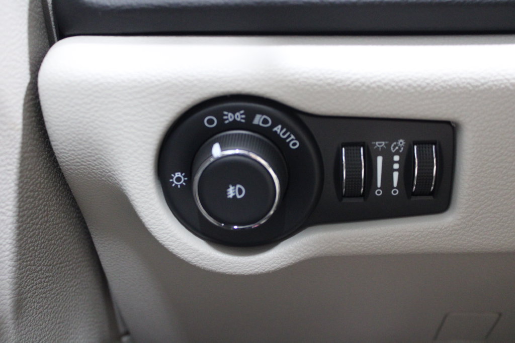 Used 2022 Chrysler Pacifica Touring-L FWD image 37
