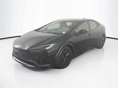 Used 2026 Toyota Prius LE FWD image 3