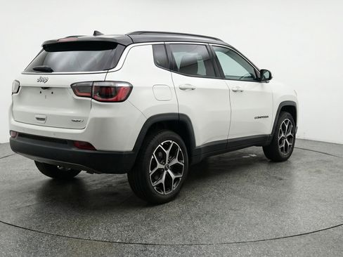 Used 2025 Jeep Compass Limited image 9