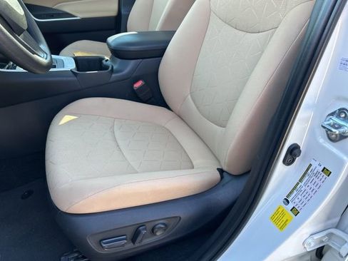 Used 2025 Toyota RAV4 XLE image 13