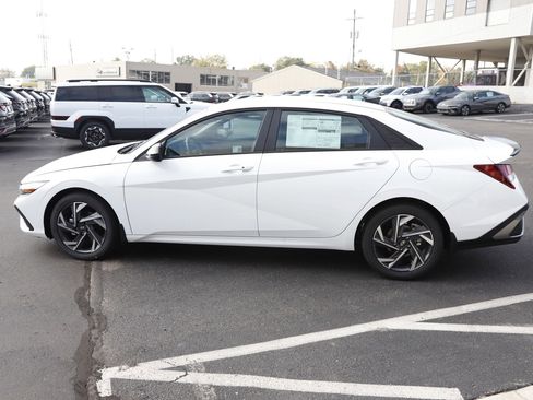 New 2025 Hyundai Elantra Sport image 5