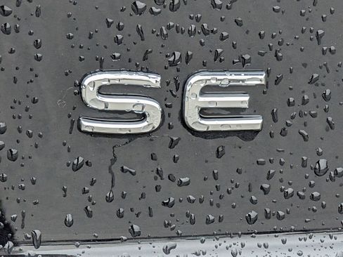 Used 2025 Volkswagen Atlas Cross Sport SE image 9