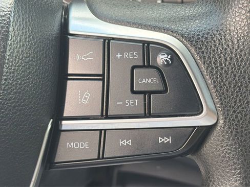 Used 2021 Toyota Highlander L FWD image 32