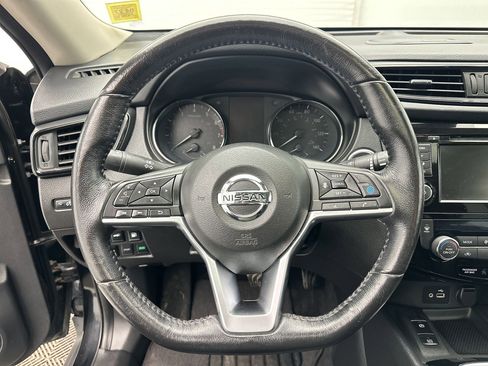 Used 2019 Nissan Rogue SV w/ Sun & Sound Touring Package AWD/4WD image 18