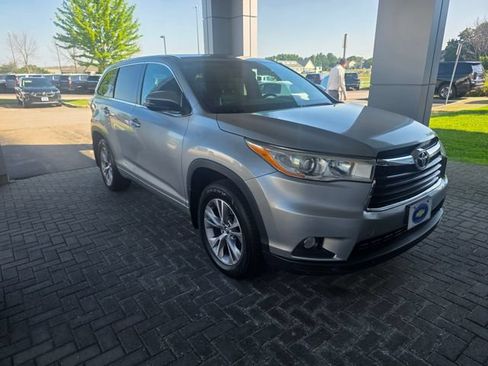 Used 2016 Toyota Highlander Plus AWD/4WD image 5