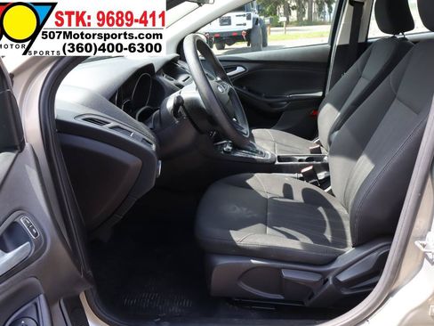 Used 2016 Ford Focus SE FWD image 12