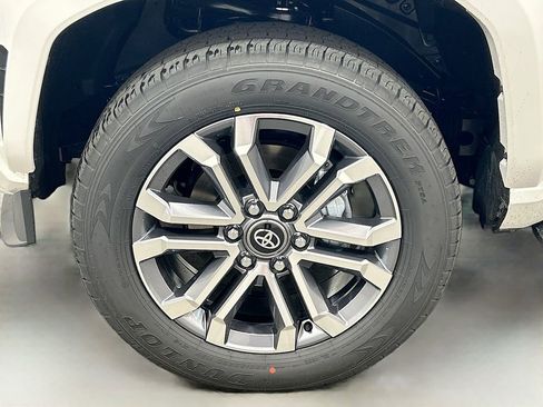 New 2026 Toyota 4Runner Limited AWD/4WD image 8