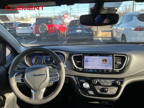 New 2026 Chrysler Pacifica Select image 14