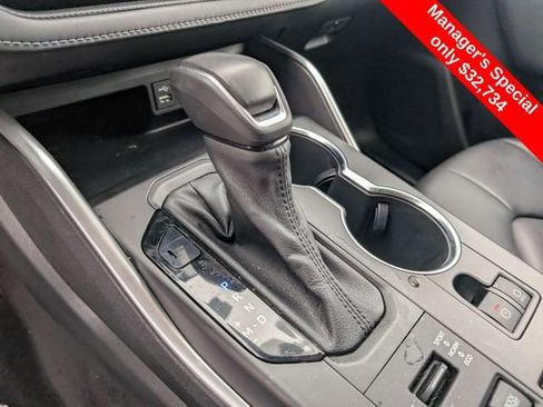 Used 2022 Toyota Highlander XLE image 22