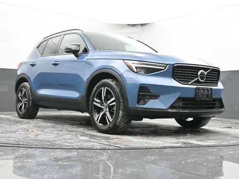 Used 2024 Volvo XC40 B5 Core image 40