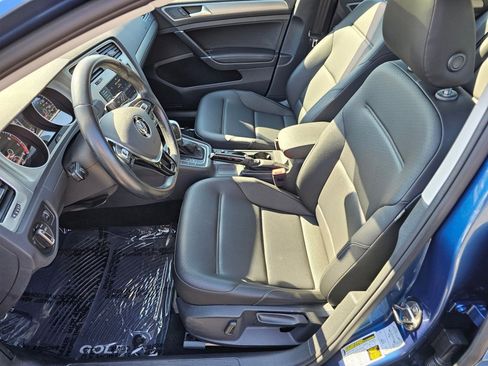 Used 2017 Volkswagen Golf SE image 21