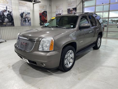 Used 2012 GMC Yukon SLT w/ SLT-2 Equipment Package AWD/4WD image 4