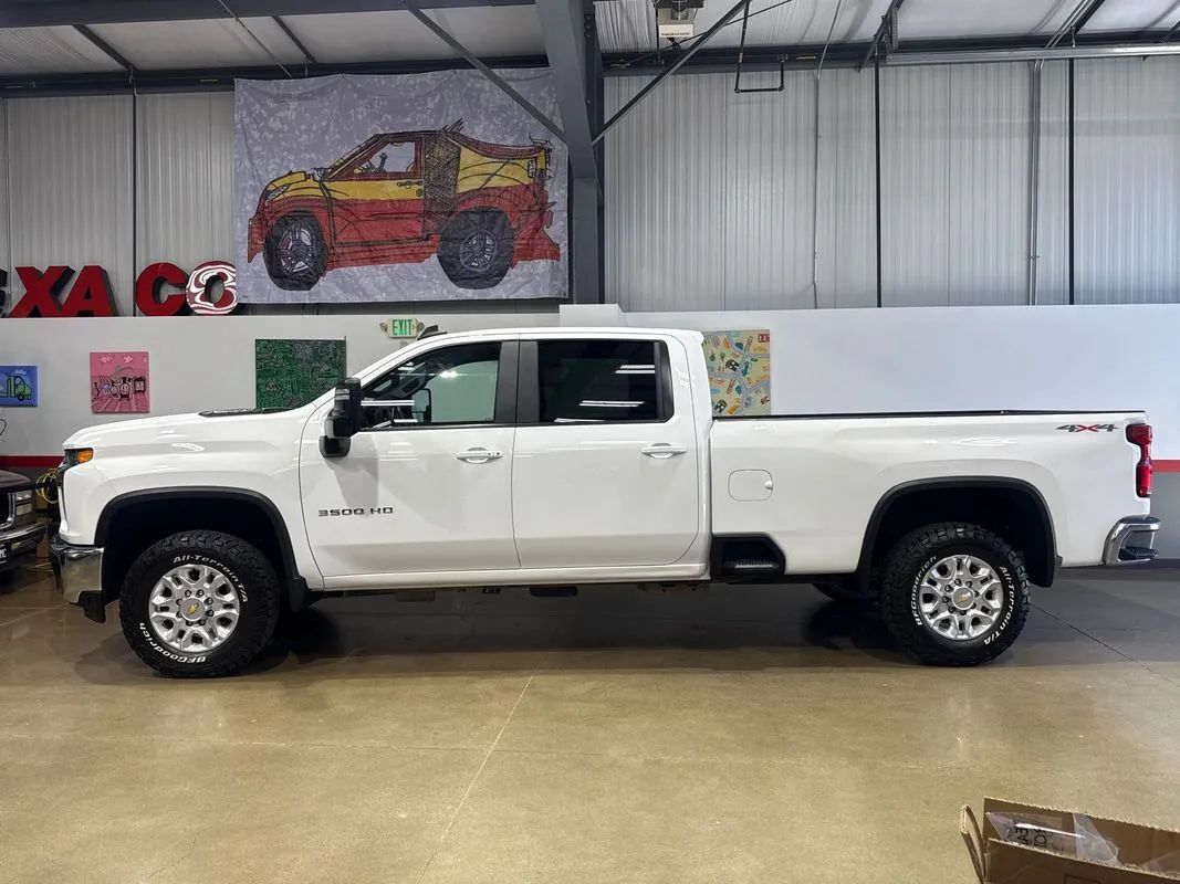 Used 2022 Chevrolet Silverado 3500 LT w/ Convenience Package AWD/4WD image 4