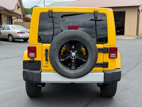 Used 2015 Jeep Wrangler Unlimited Sahara w/ Dual Top Group AWD/4WD image 7