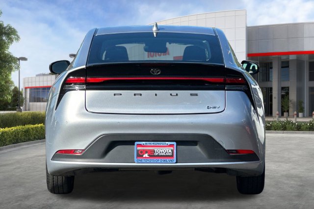 Certified 2025 Toyota Prius LE FWD image 6