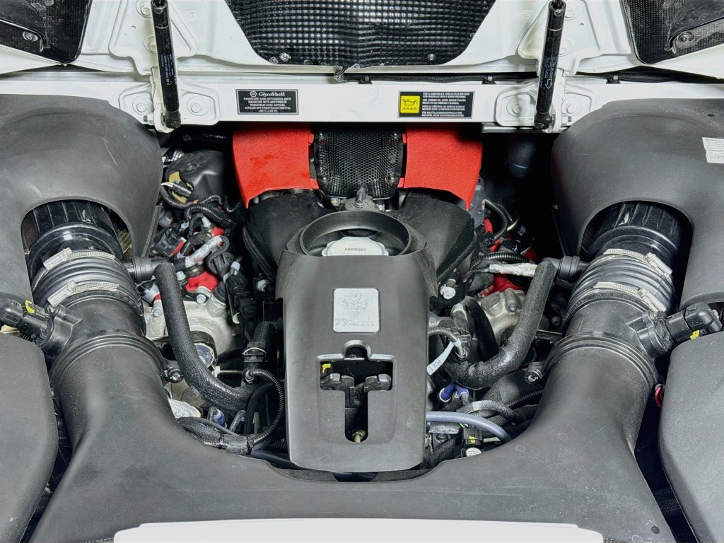 Certified 2022 Ferrari F8 Tributo RWD image 5