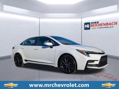 Used 2024 Toyota Corolla SE image 1