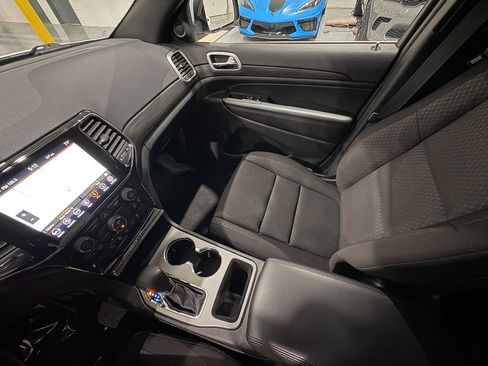 Used 2022 Jeep Grand Cherokee Laredo E w/ Security & Convenience Group AWD/4WD image 29