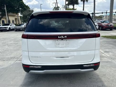 Used 2024 Kia Carnival LX FWD image 7