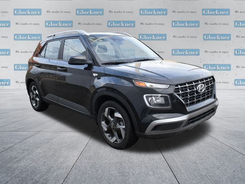 Used 2025 Hyundai Venue SEL FWD image 3
