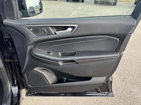 Used 2024 Ford Edge Titanium image 34
