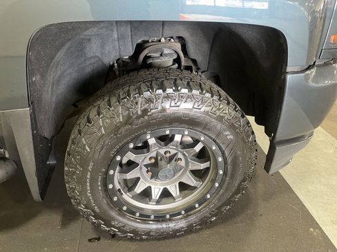 Used 2018 Chevrolet Silverado 1500 LT w/ All Star Edition AWD/4WD image 12