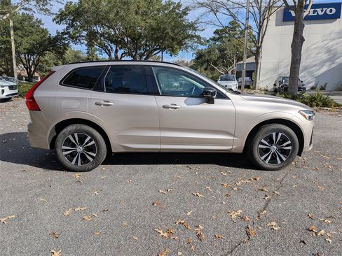 Certified 2025 Volvo XC60 B5 Core image 3