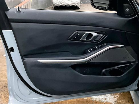 Used 2025 BMW 330i Sedan w/ M Sport Package image 25