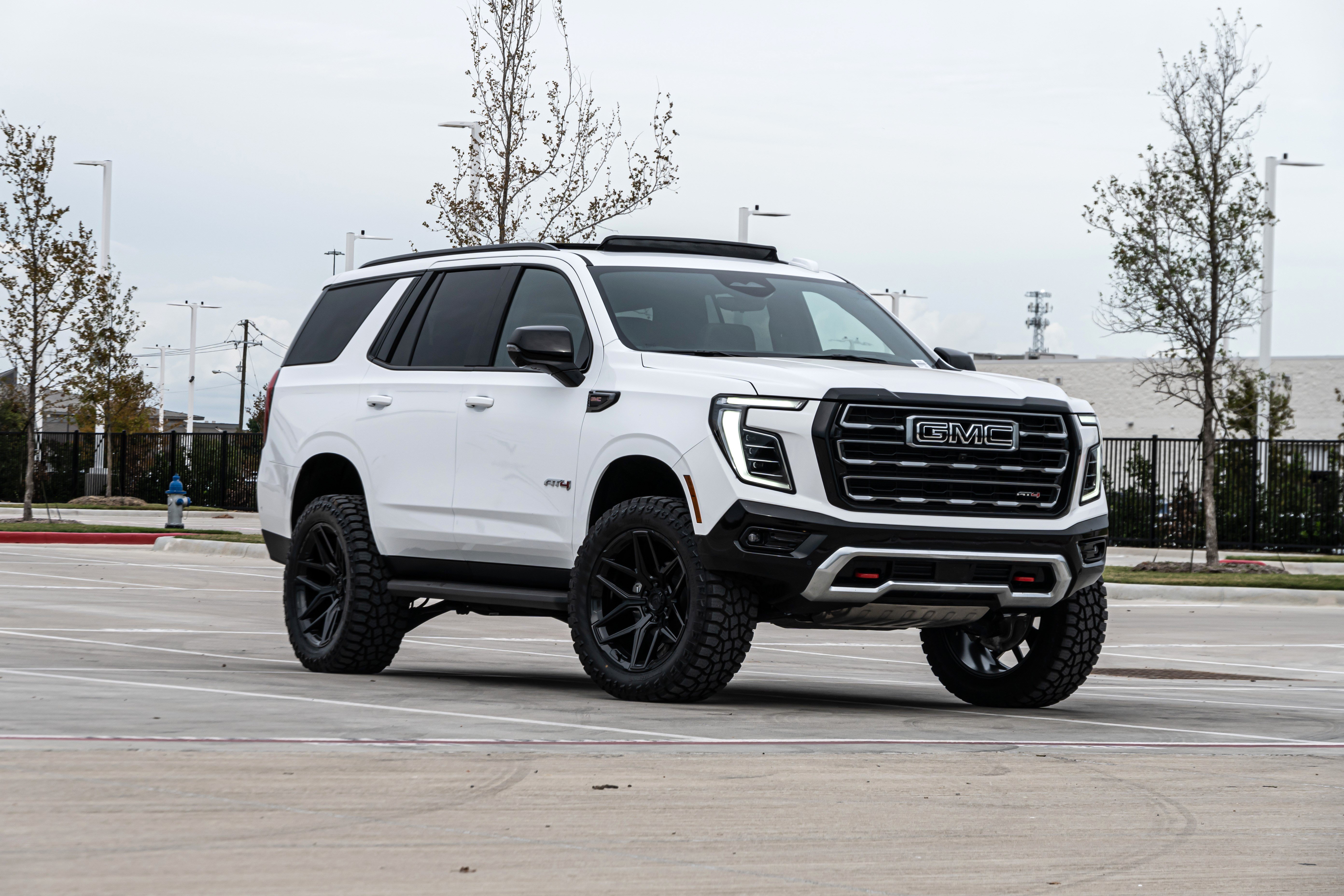 Used 2027 GMC Yukon AT4 w/ Technology Package AWD/4WD image 2