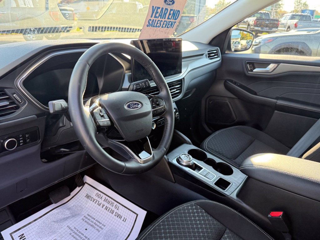 Used 2024 Ford Escape Active w/ Tech Pack #2 AWD/4WD image 9