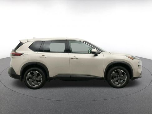 Used 2025 Nissan Rogue SV AWD/4WD image 14