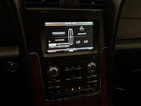Used 2015 Lincoln Navigator 4WD image 14