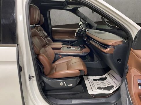 Certified 2025 Lincoln Navigator Reserve AWD/4WD image 20