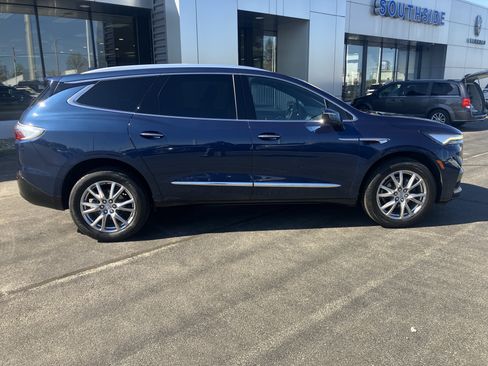 Used 2023 Buick Enclave Essence w/ Experience Buick Package FWD image 8