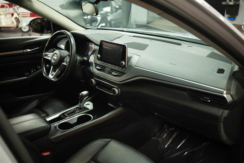 Used 2023 Nissan Altima 2.5 SR FWD image 14
