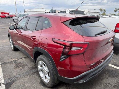 Used 2024 Chevrolet Trax LS w/ LS Convenience Package image 4