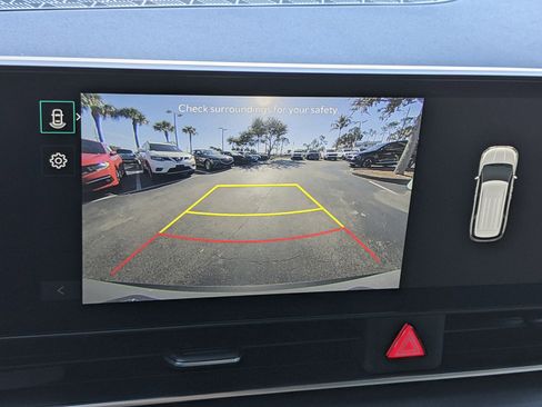 Certified 2025 Kia Carnival EX image 25